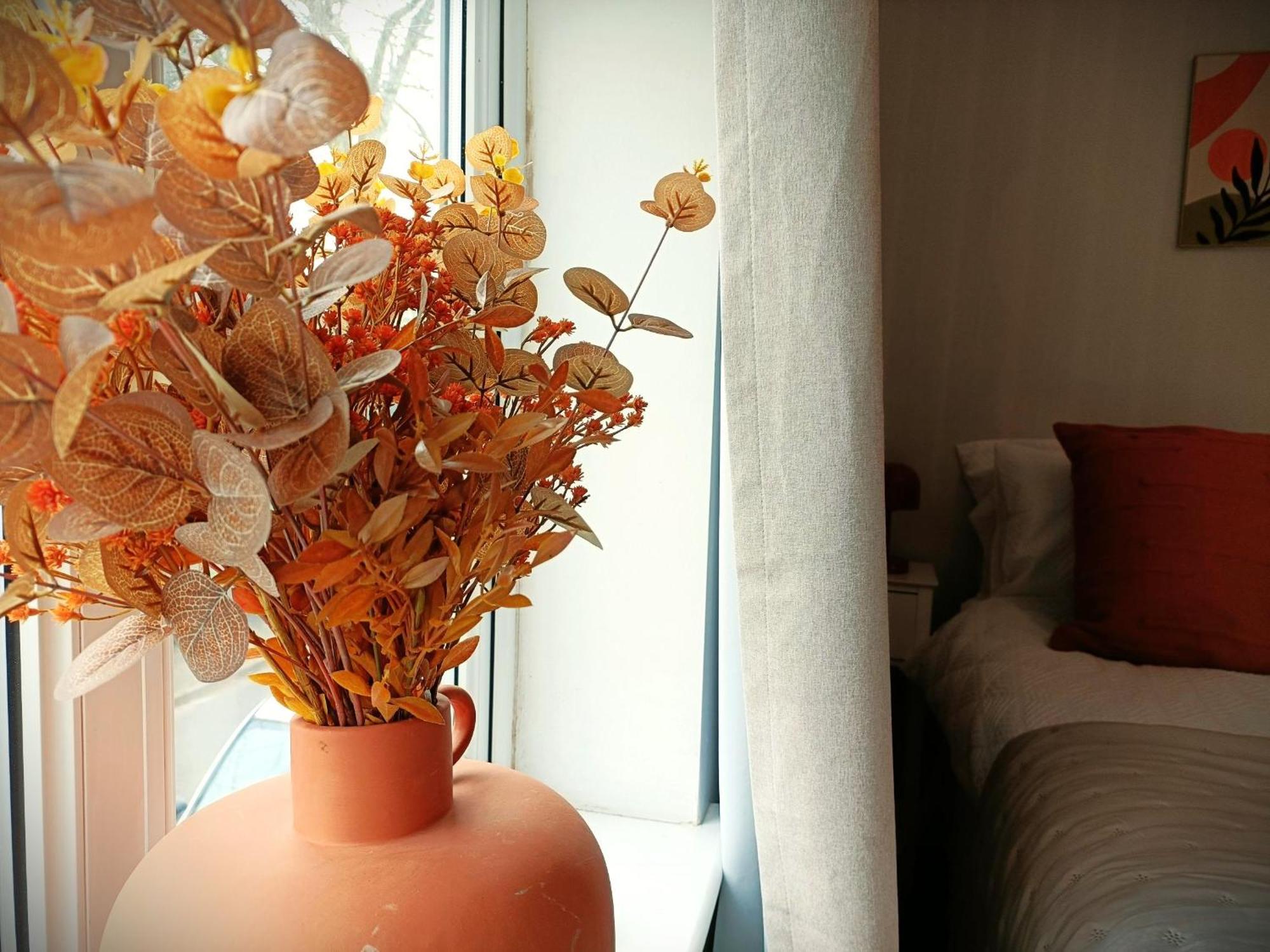 Charming Terrace Home In Whitchurch วิตเชิร์ช ภายนอก รูปภาพ