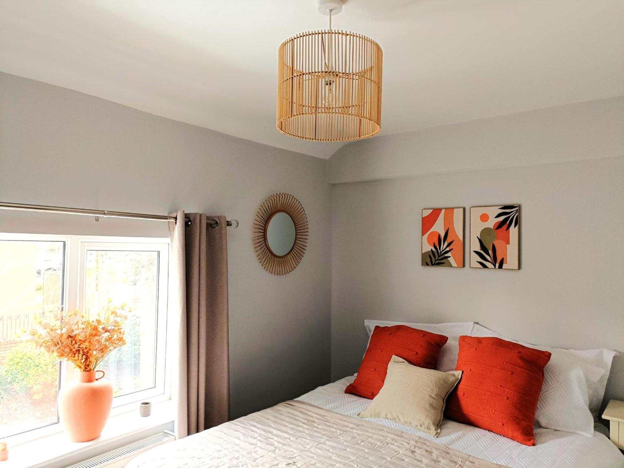 Charming Terrace Home In Whitchurch วิตเชิร์ช ภายนอก รูปภาพ