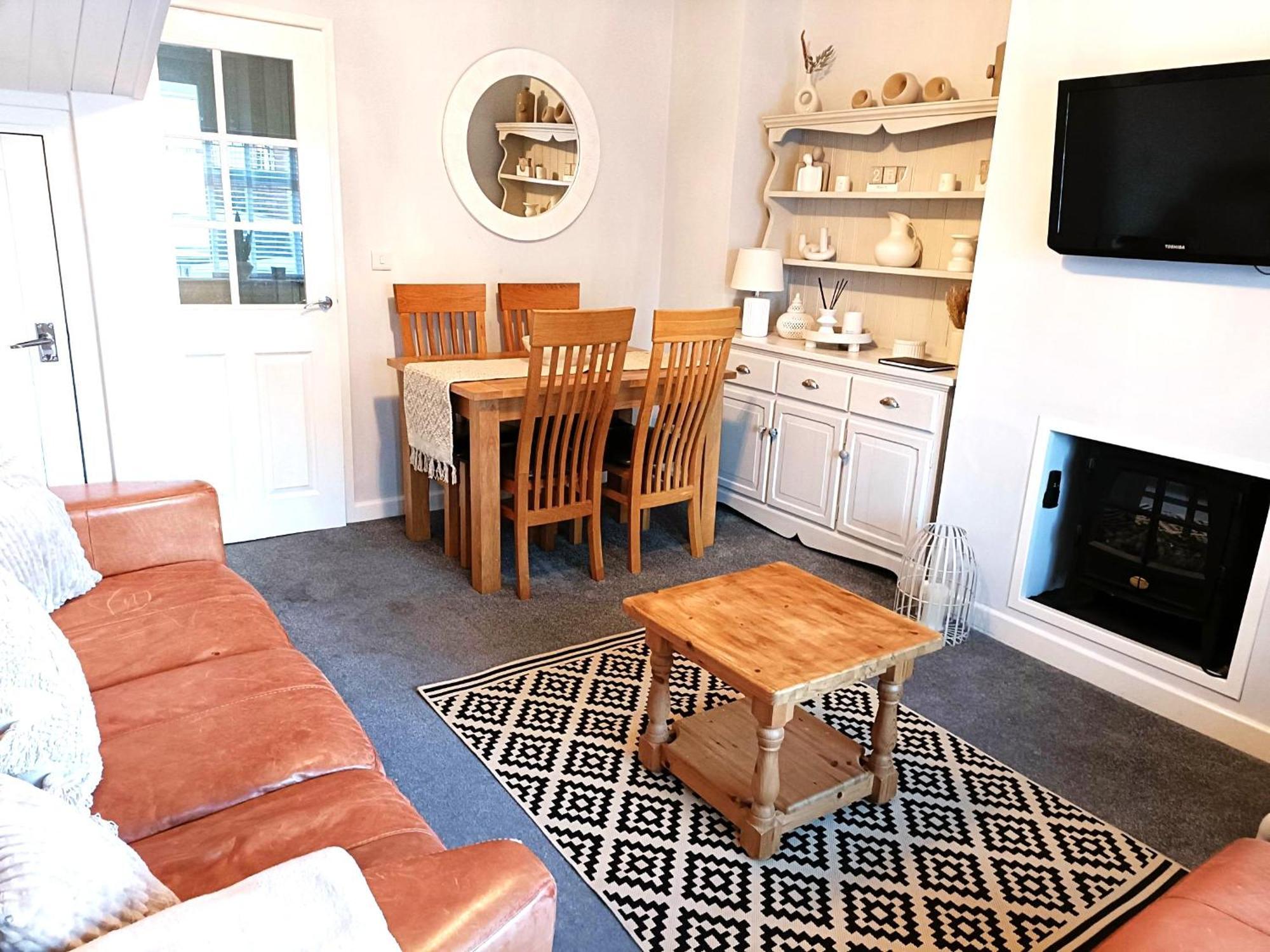 Charming Terrace Home In Whitchurch วิตเชิร์ช ภายนอก รูปภาพ