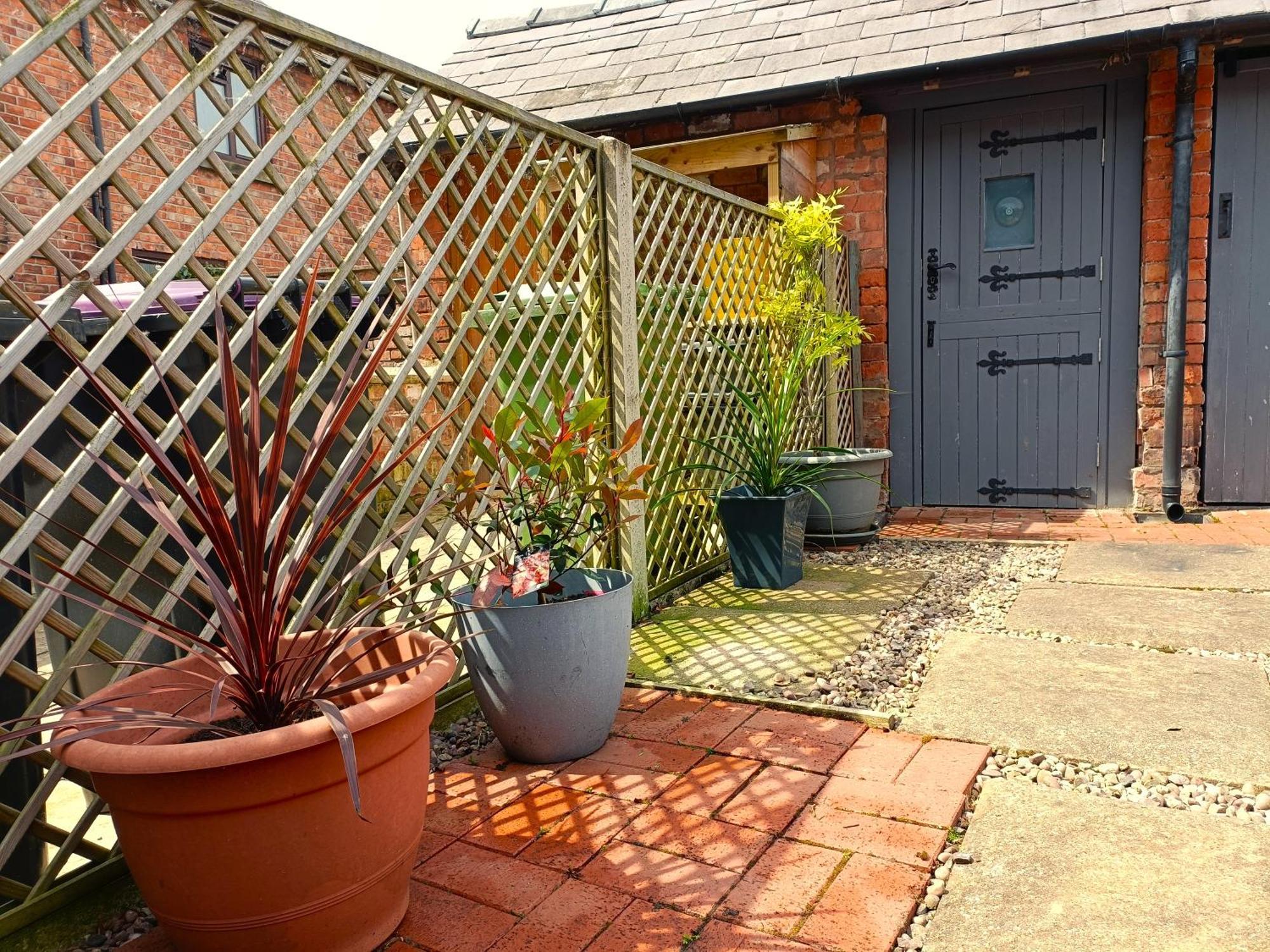 Charming Terrace Home In Whitchurch วิตเชิร์ช ภายนอก รูปภาพ