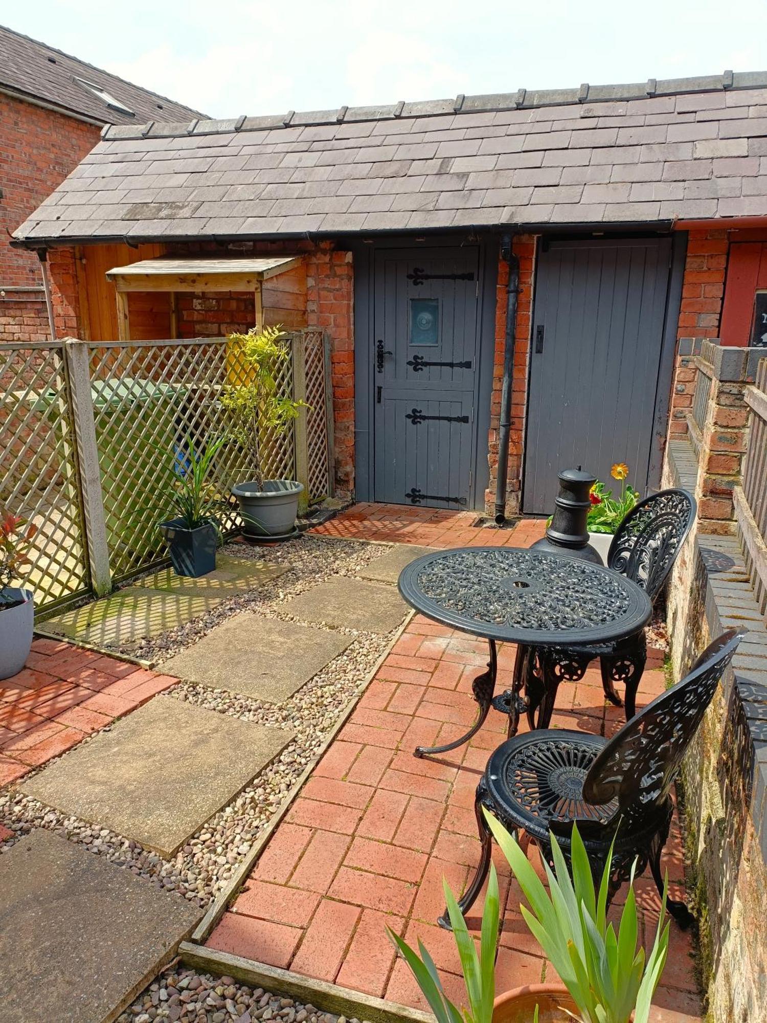 Charming Terrace Home In Whitchurch วิตเชิร์ช ภายนอก รูปภาพ